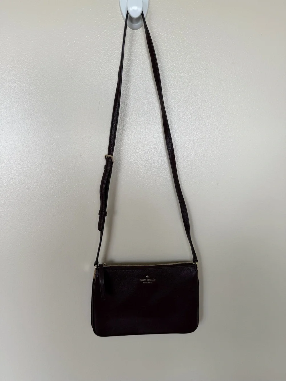 KATE SPADE Jackson Triple Gusset Crossbody Bag in Pebble Leather Cherrywood